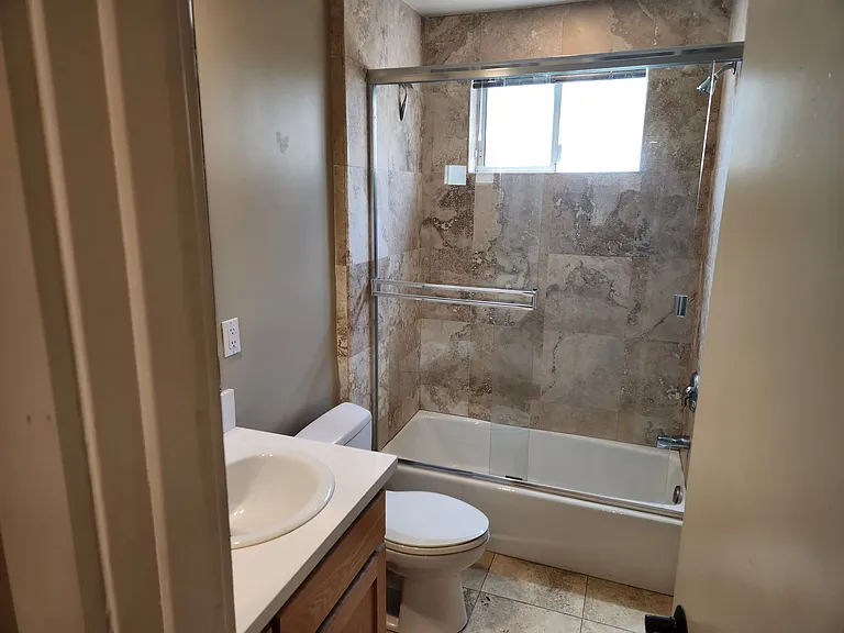 4847 Rosewood Ave #2 — Photo 6