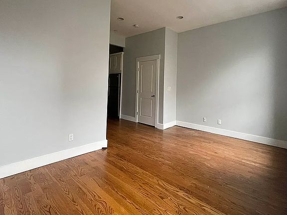 4th image of 4 W 126th St APT 4