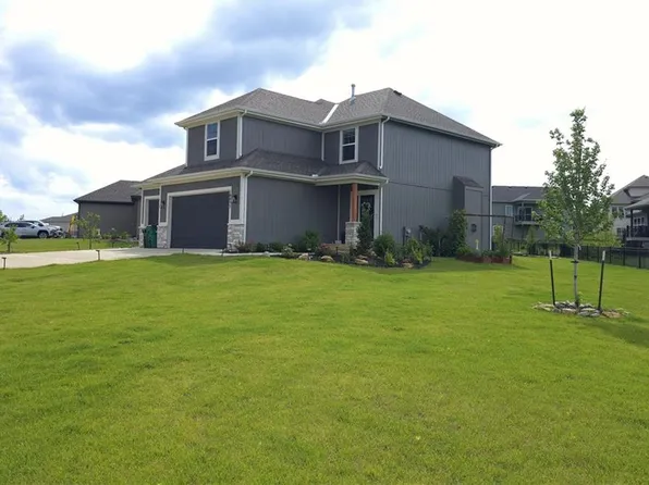 18833 Bittersweet Dr, Spring Hill, KS 66083