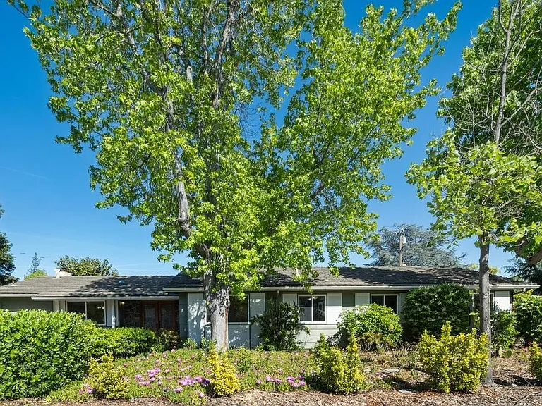 12100 Saraglen Dr — Photo 8