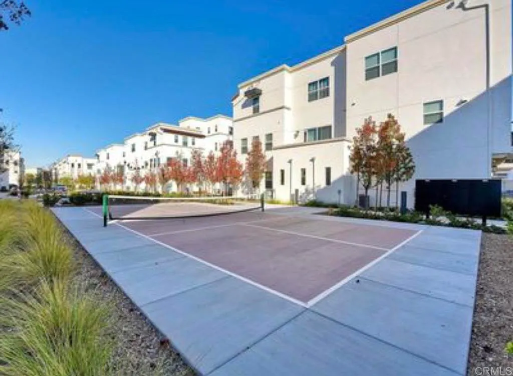 1 bed, 1.0 bath, 121 sqft, $1,100 — Photo 4