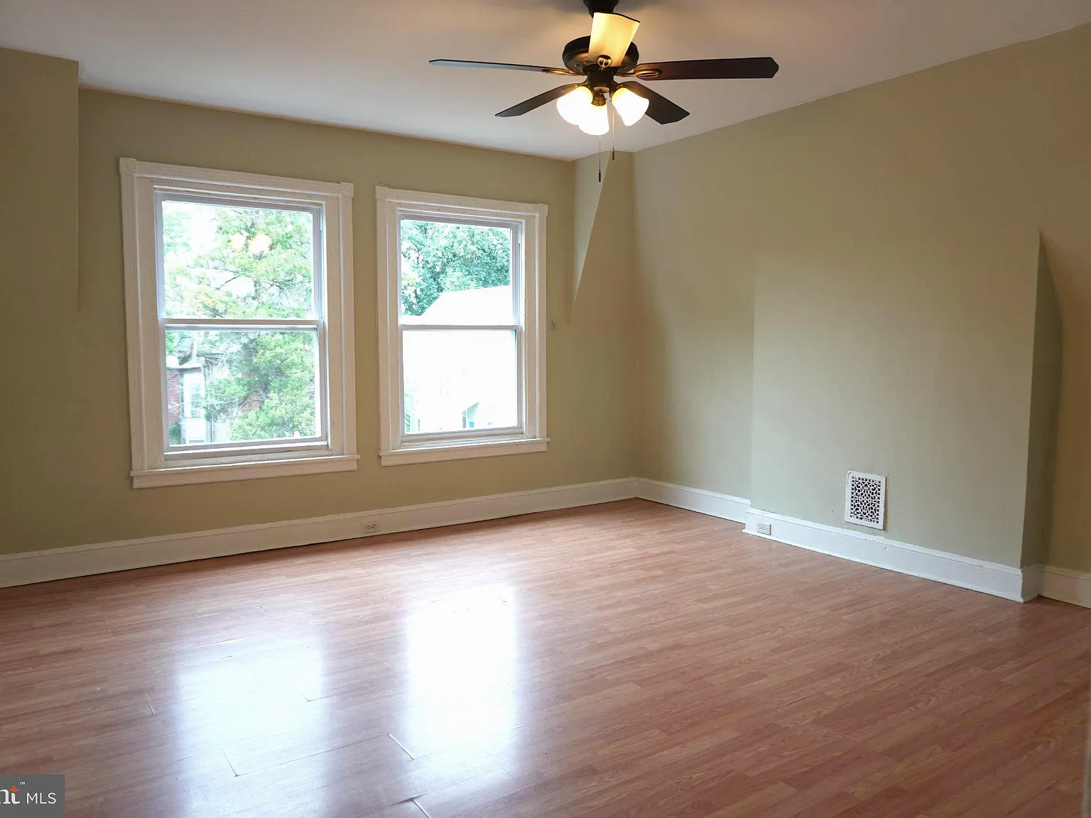 1 bed, 1.0 bath, 2588 sqft, $1,150 — Photo 2