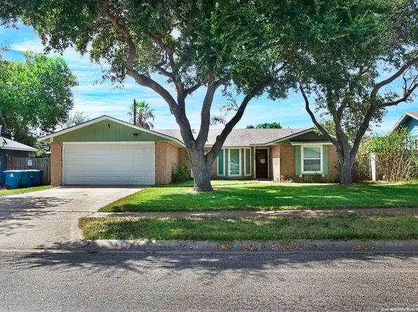 1022 Diomede Dr, Portland, TX 78374