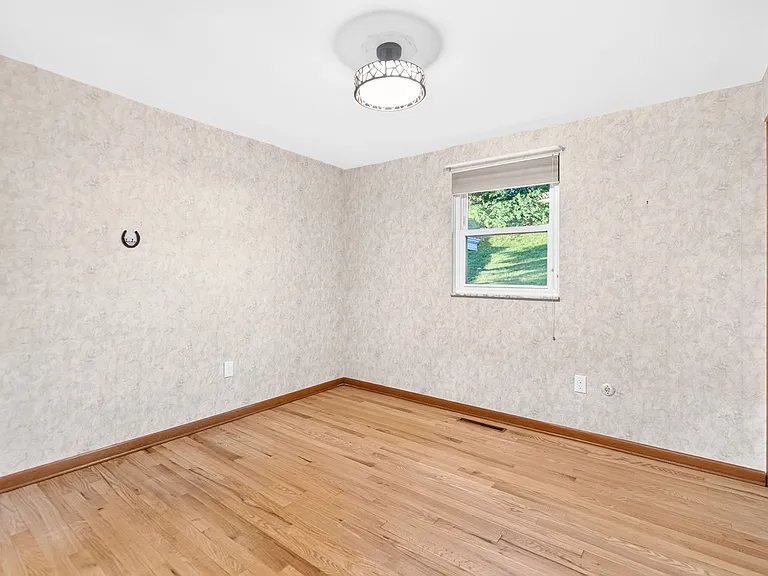 436 Sharon Rd — Photo 7