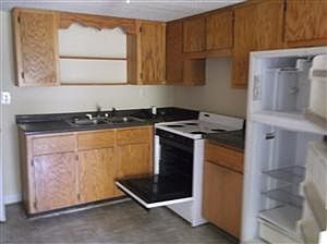 2nd image of 3117 Terry Dr #B