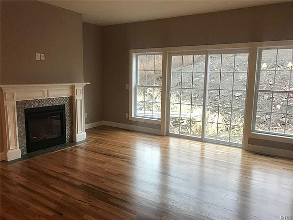 3rd image of 21 Lock Tenders Dr