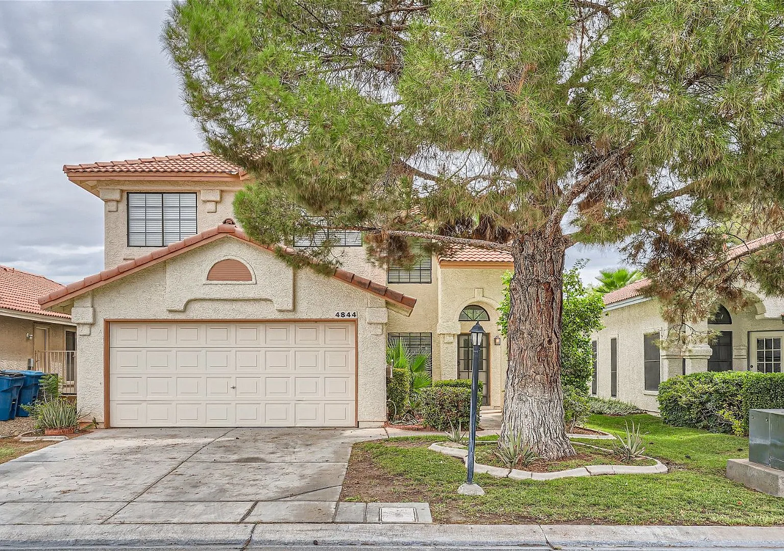 Beautiful 4 Bedroom Home in Guard-Gated Los Prados! — Photo 1