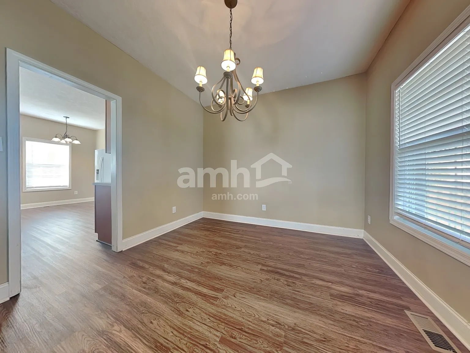 3 bed, 2.5 bath, 2407 sqft, $2,730 — Photo 4