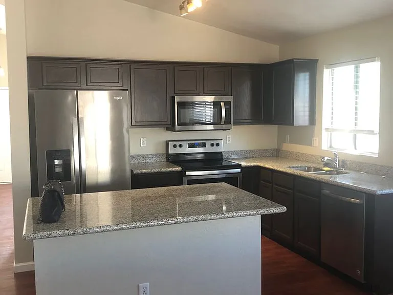 10540 W Pima St — Photo 2