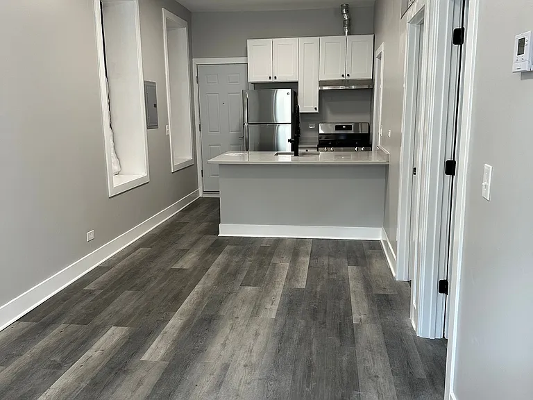 2120 S Fairfield Ave #1F — Photo 1