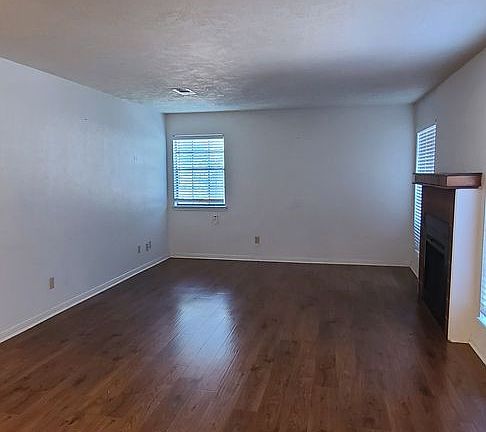 5th image of 2401 Sycamore Ave APT E8