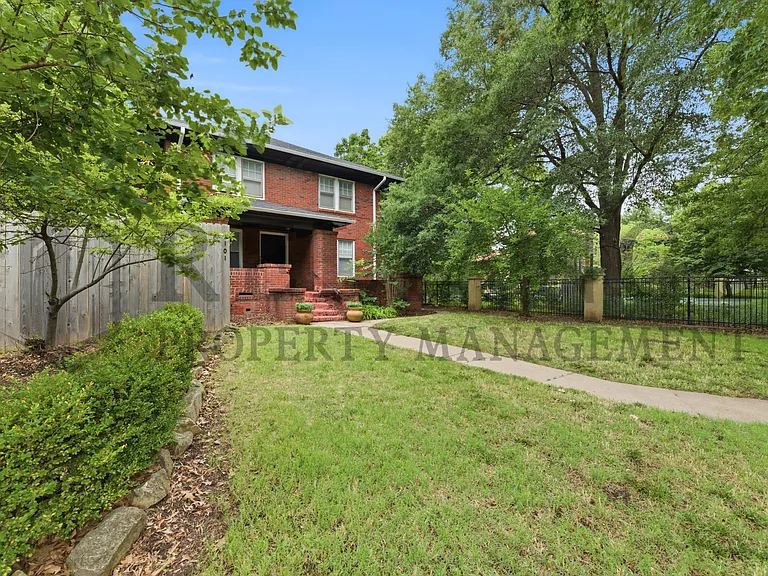 101 N Belmont Ave — Photo 2