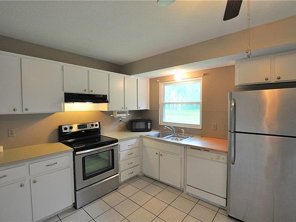 3rd image of 608 E Cherry St