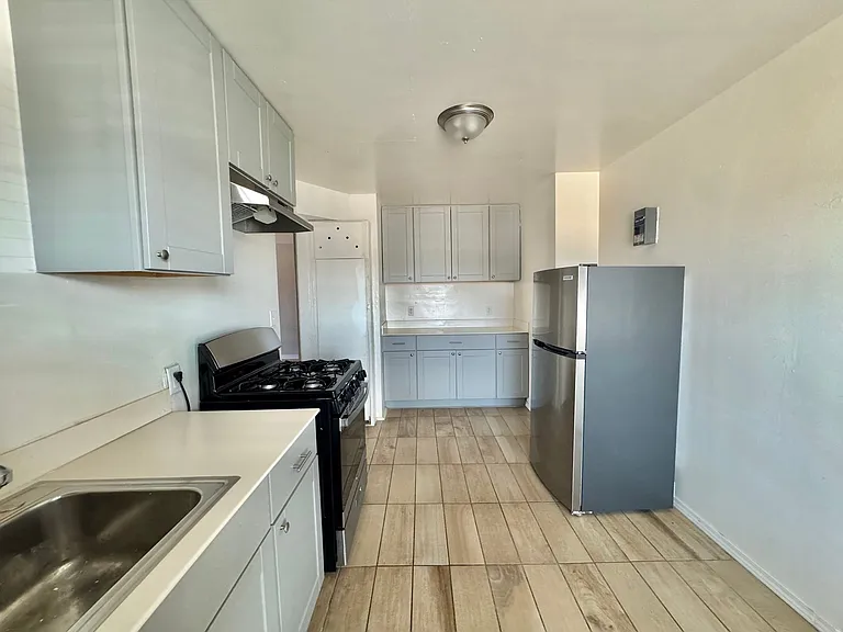 2030 NW 25th St #10 — Photo 10