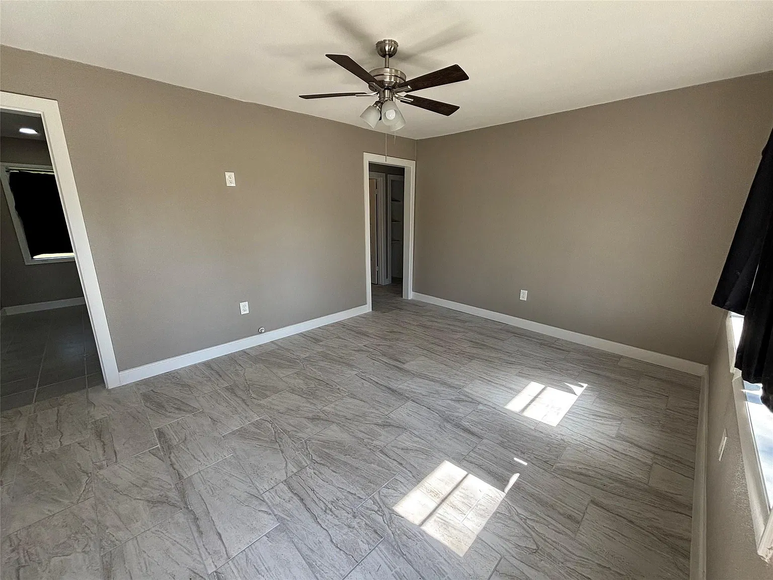 2 bed, 1.0 bath, 696 sqft, $1,295 — Photo 3