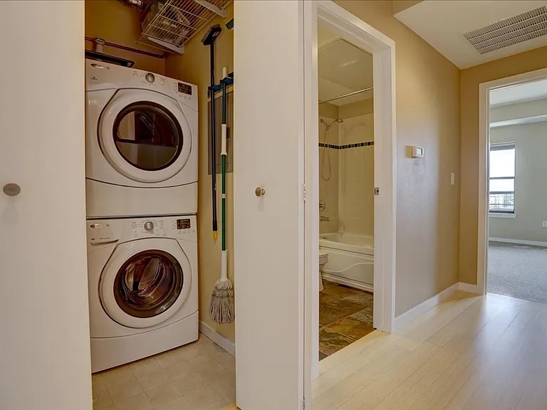 4520 Broadway #206 — Photo 16