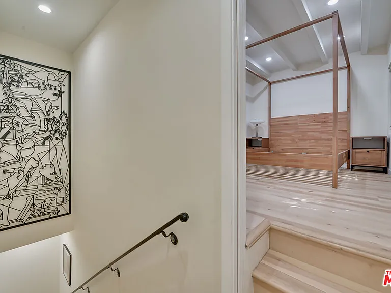 9042 Phyllis Ave #B — Photo 6