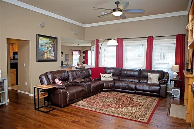 3 bed, 1537 sqft, $1,950 — Photo 3