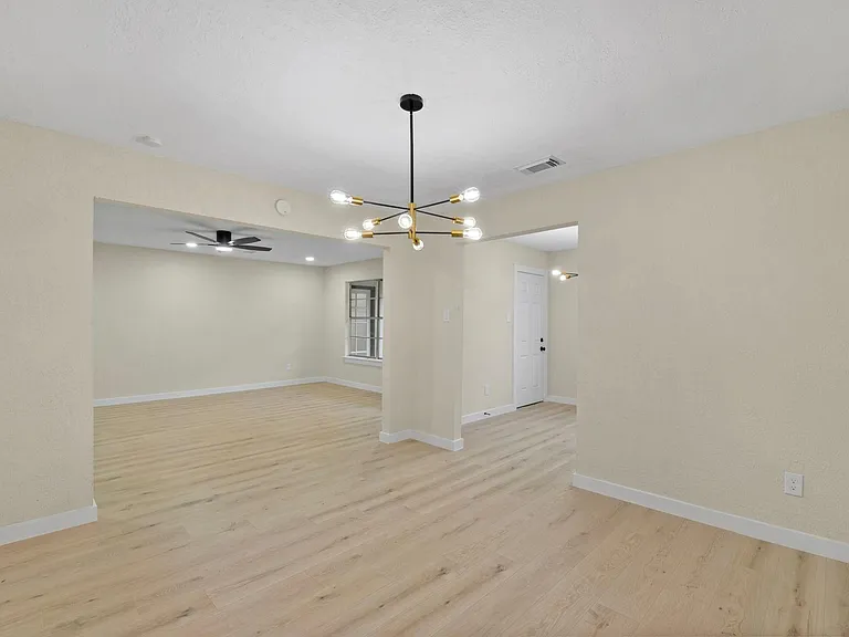 2322 Aprilmont Dr — Photo 13
