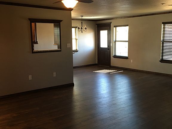 4th image of 1113 Wilshire Dr