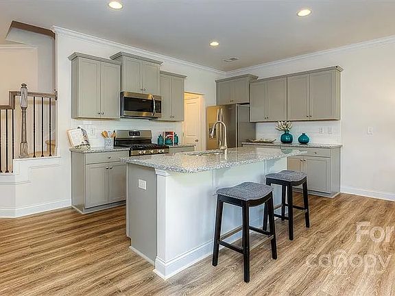 5th image of 131 Creekview Rd