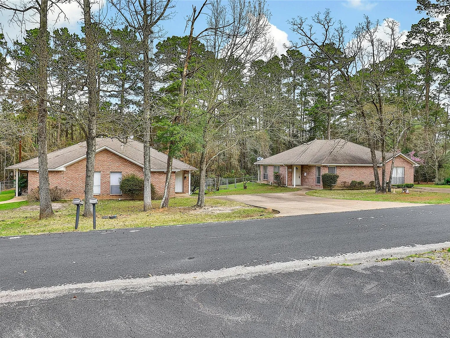 2 bed, 2.0 bath, 2469 sqft, $1,400 — Photo 3