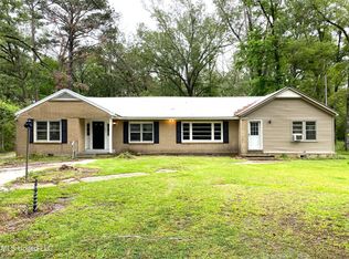 712 Hillsboro St, Forest, MS 39074
