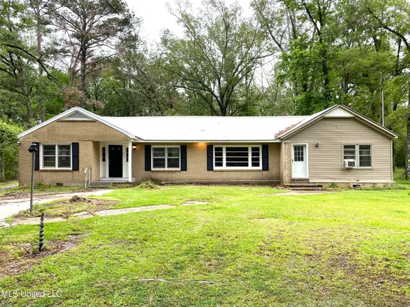 712 Hillsboro St, Forest, MS 39074