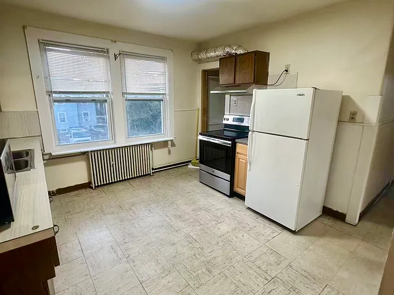 22 Greenwood Ave — Photo 3