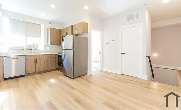 3 bed, 1100 sqft, $1,995 — Photo 2