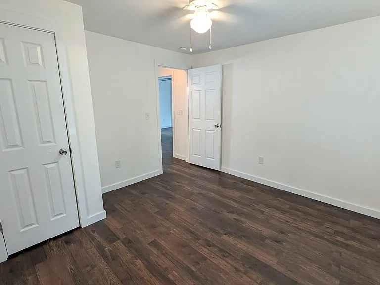 225 Smith St — Photo 7