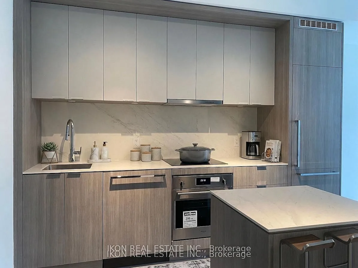 Photo 2 of 20 - 6 Greenbriar Rd #325 - Toronto, ON Building Photo - 6 Greenbriar Rd #325