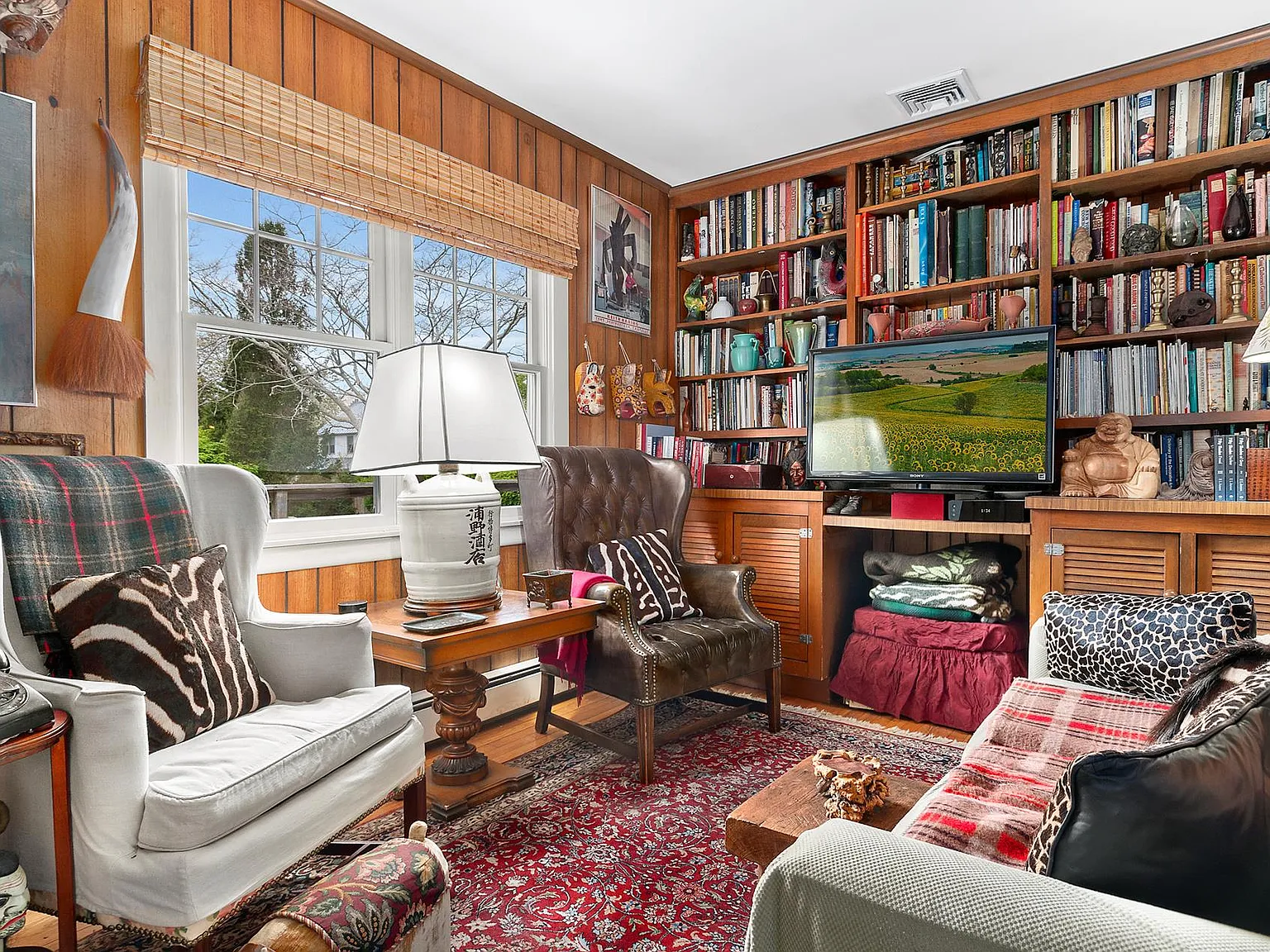 5 bed, 3.0 bath, 3000 sqft — Photo 2