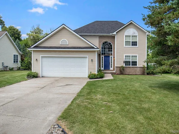 6452 Sandy Knl, Linden, MI 48451