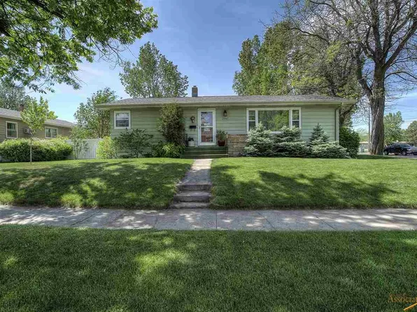2947 W Saint Anne St, Rapid City, SD 57702