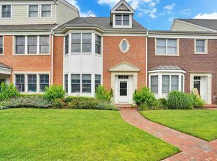 6 Intrepid Ct #TOWNHOUSE, Jersey City, NJ 07305