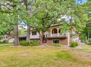 8273 Greenwood Dr, Mounds View, MN 55112