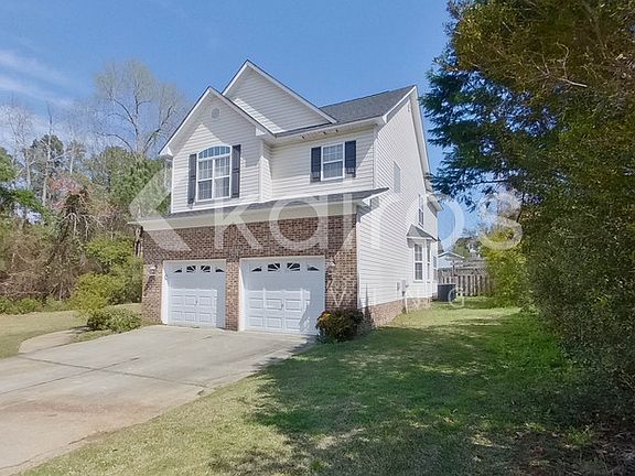 3rd image of 135 Hillandale Rd
