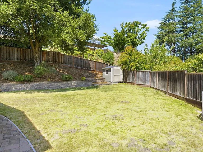 930 Sousa Dr — Photo 6