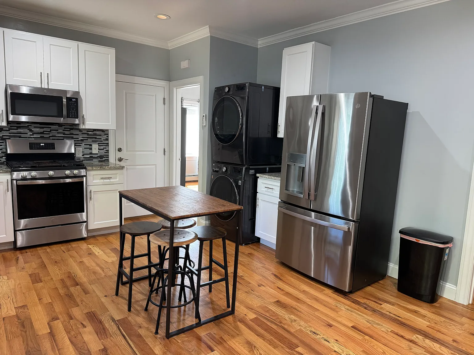 3 bed, 1012 sqft, $1,200 — Photo 2