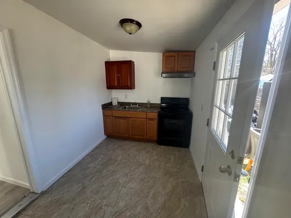 28 Lucille Ln, Deer Park, NY 11729