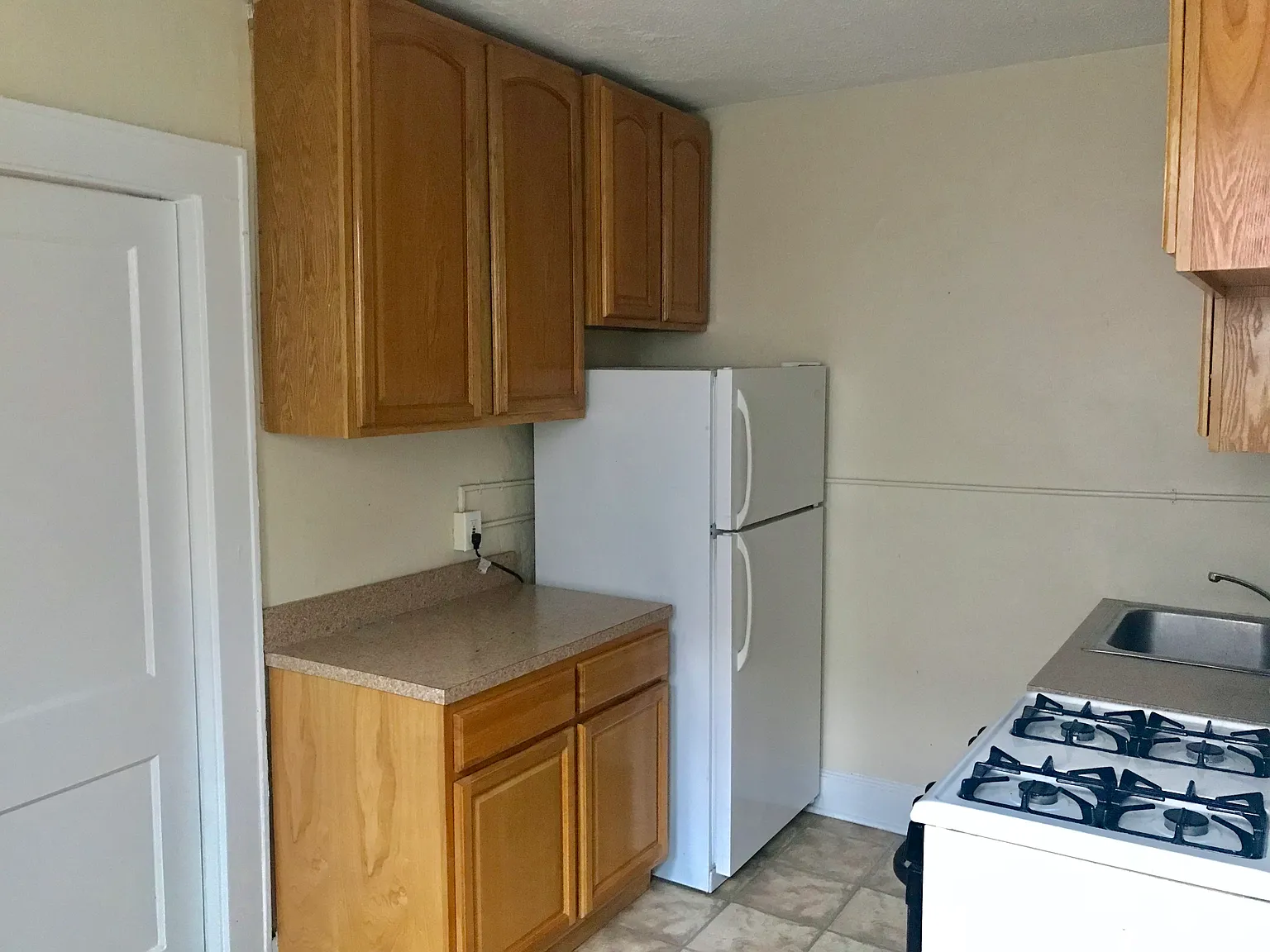 804 Farmington Ave — Photo 4