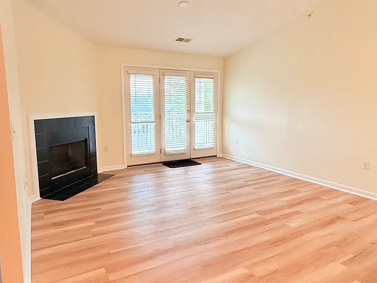 3044 Westminster Dr #309 — Photo 11