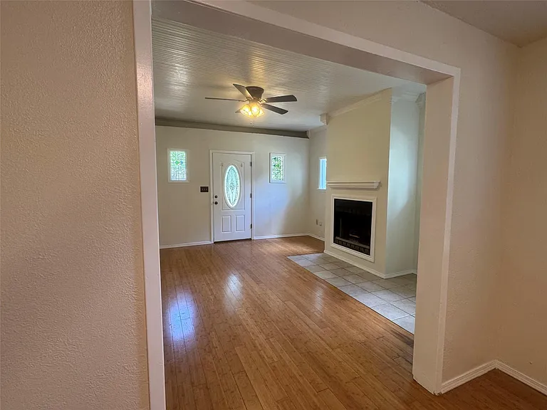 601 W San Antonio St — Photo 10