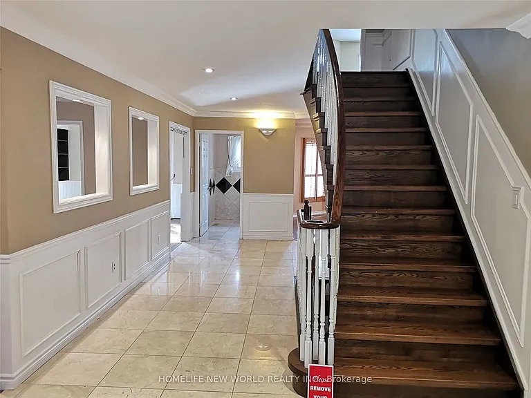 41 Ambleside Cres — Photo 5