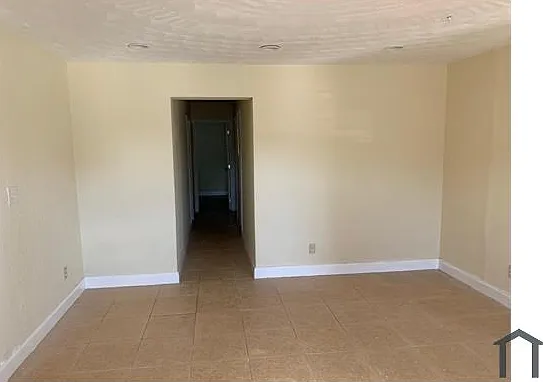 2701 NW 21st St — Photo 3