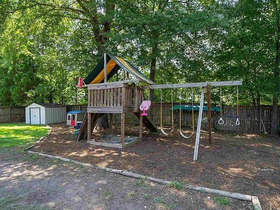 3rd image of 316 Brentland Ct