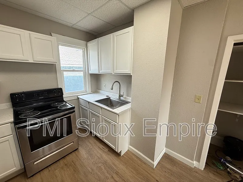 5 bed, 2.0 bath, 1600 sqft, $1,595 — Photo 3