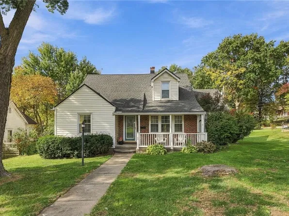24 Fairview St, Liberty, MO 64068