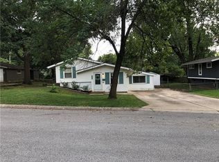 213 Cherokee Dr, Belton, MO 64012